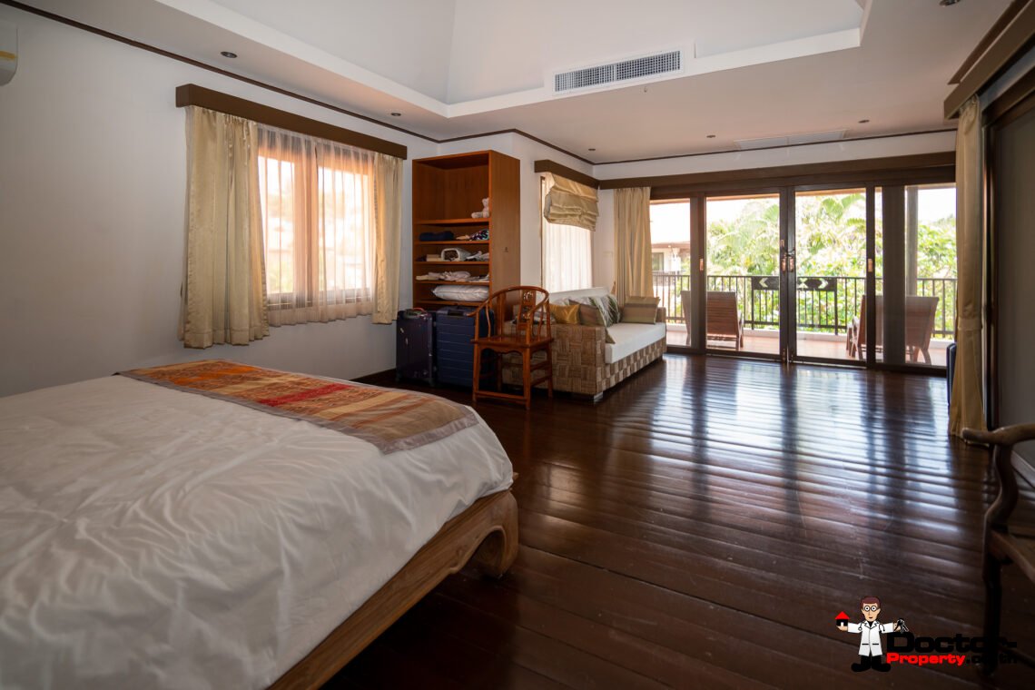 Traditional Style 4 Bedroom Villa, near Beach – Hua Thanon, Koh Samui – For Sale